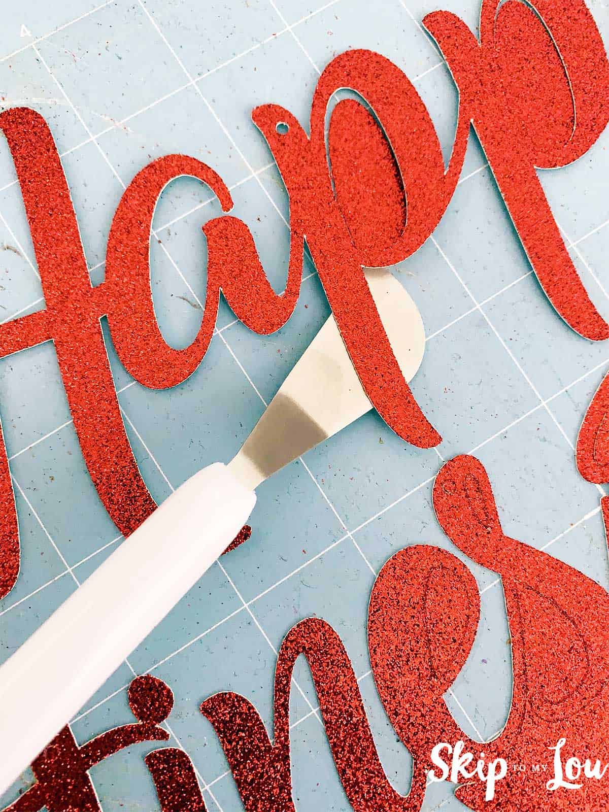 Removing letter from mat with cricut spatula