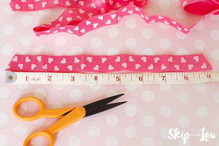 fold over elastic measuring tape and scissors
