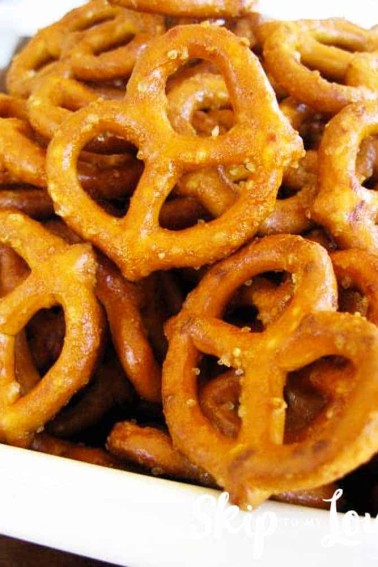 crunchy honey mustard glazed pretzels
