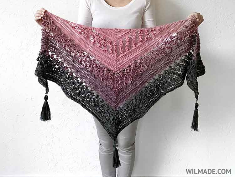 crochet triangle scarf with tassels