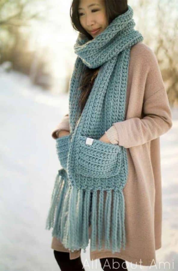 crochet scarf with pockets