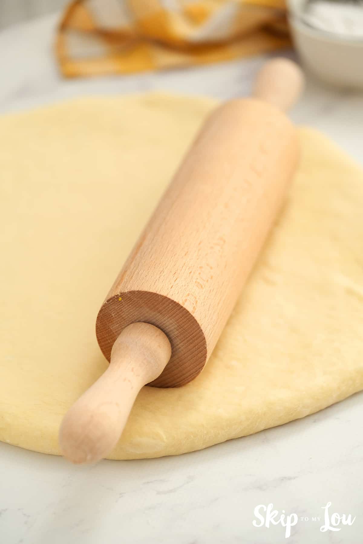 cinnamon roll recipe roll the dough