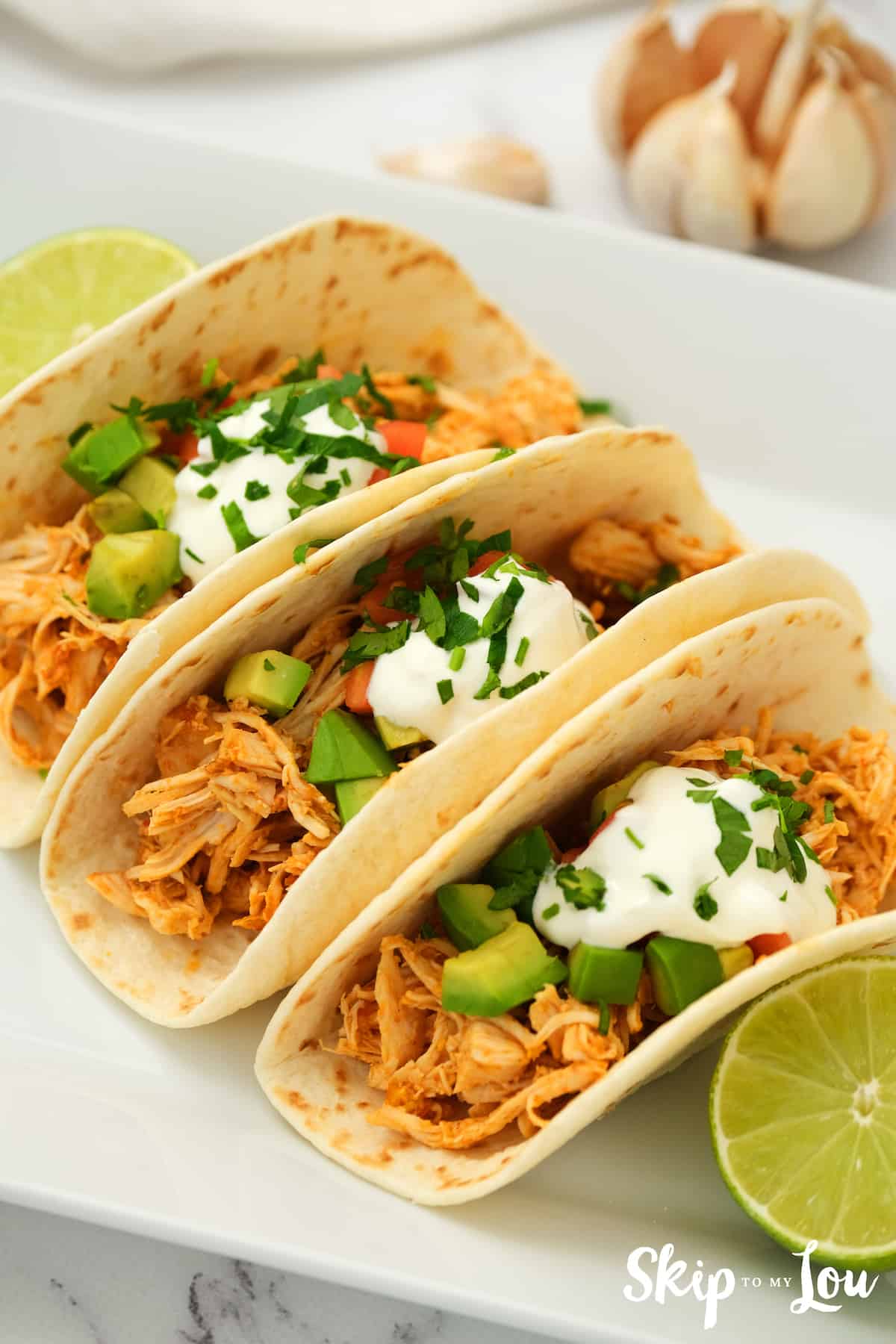 salsa chicken tacos with avocado and sour cream