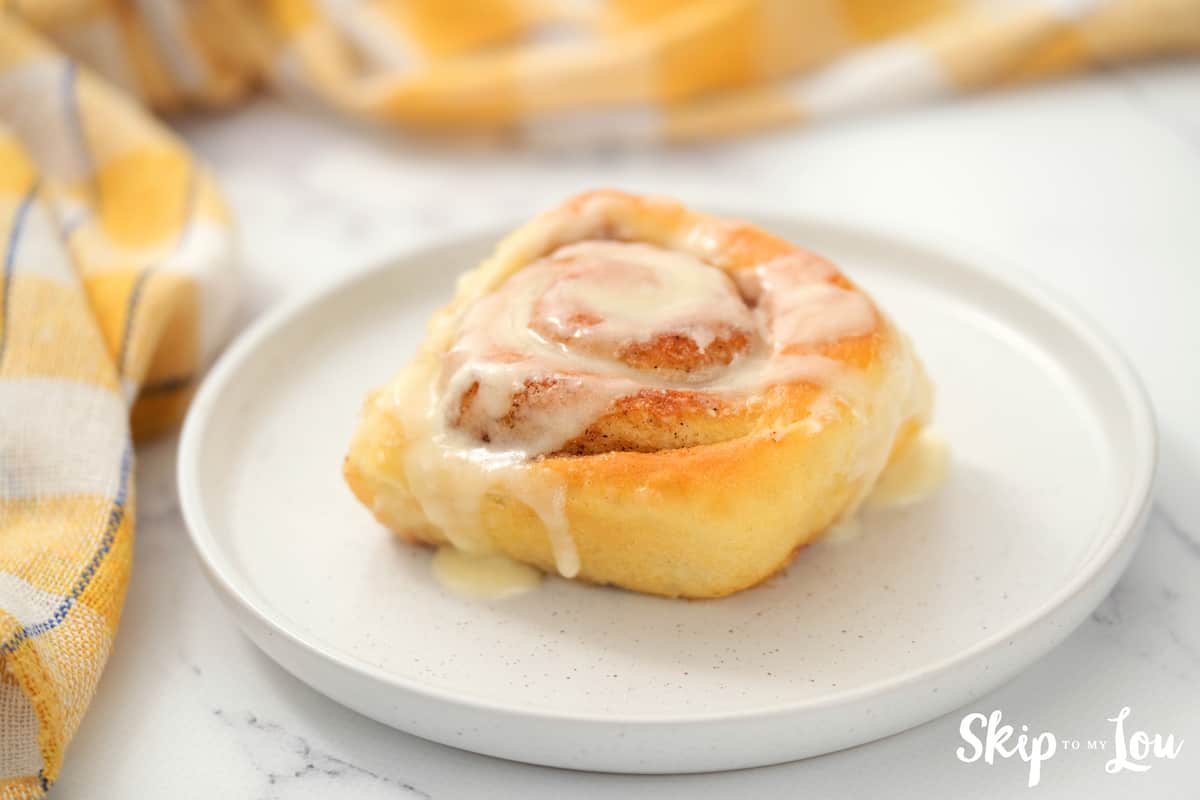 cinnamon rol recipe served