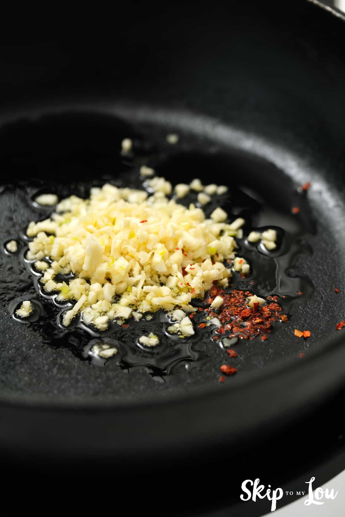 cook garlic and red pepper flakes