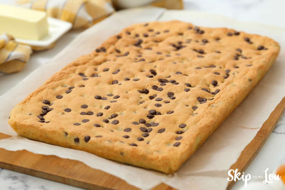 Chocolate chip cookie bars cooling.