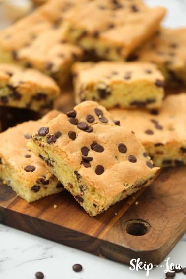 Cake mix chocolate chip cookie bars cut and served.