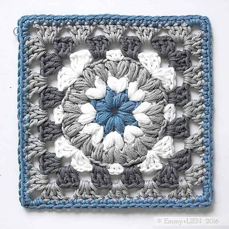 tripple puff stitches in an elegant blue and grey granny square free pattern