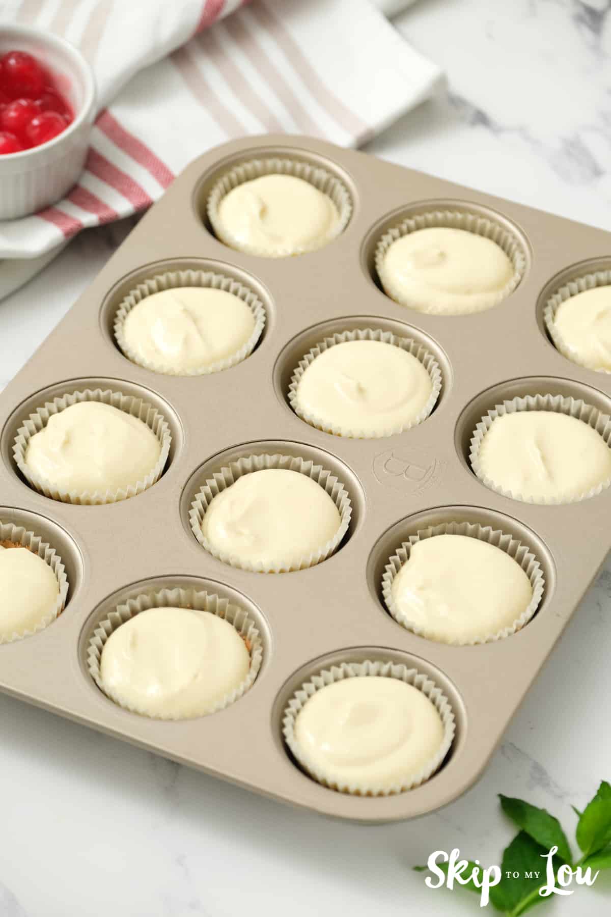 cheesecake batter on top of chocolate cookies