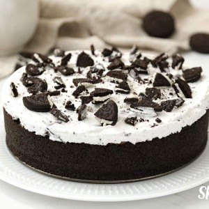 A whole Oreo Pie on a white dish.