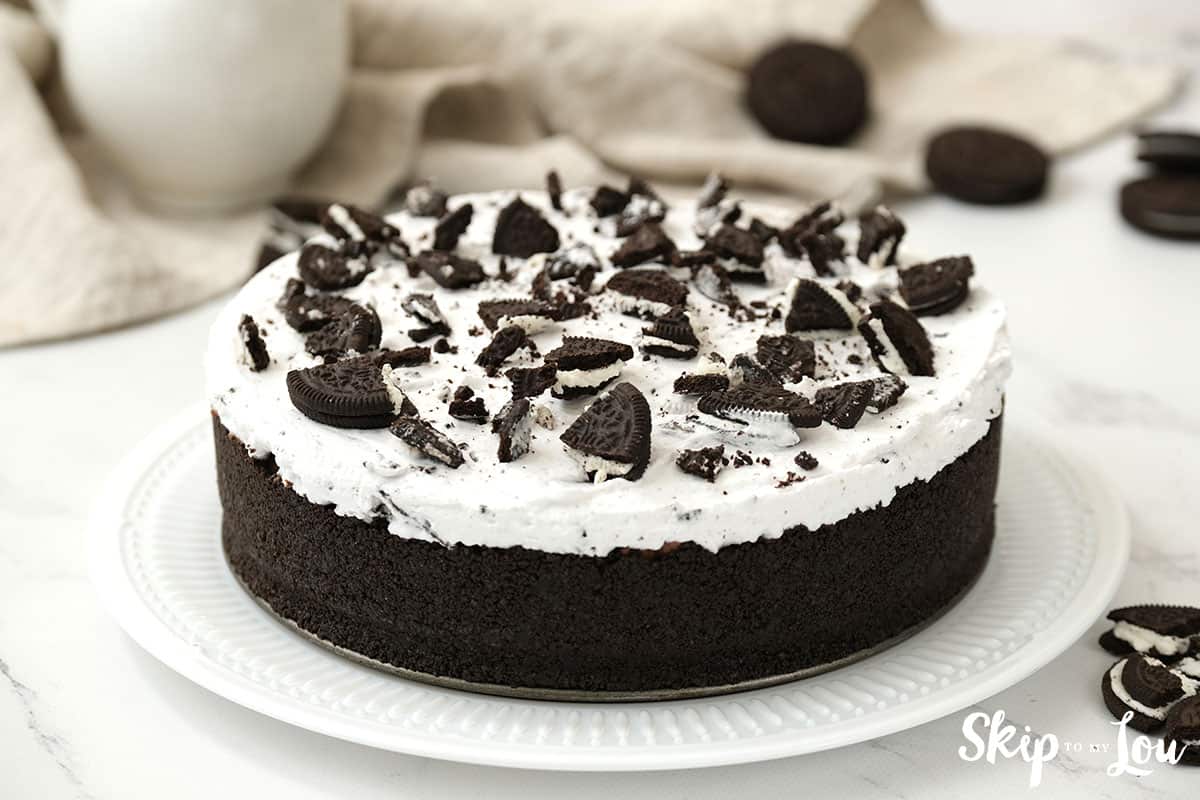 A whole Oreo Pie on a white dish.
