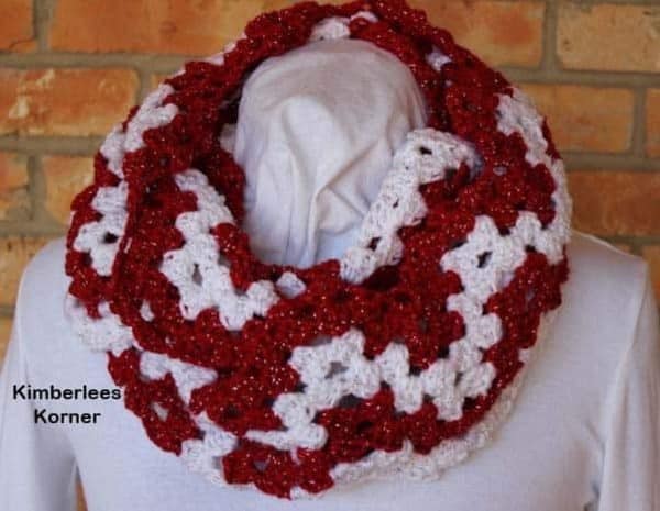 red and white candy cane crochet cowl on mannequin skip to my lou