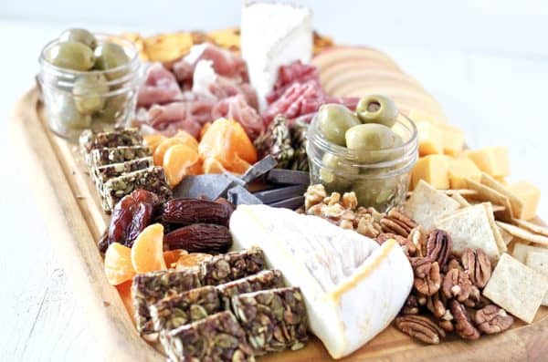 Image shows a healthy and tasty thanksgiving charcuterie board.