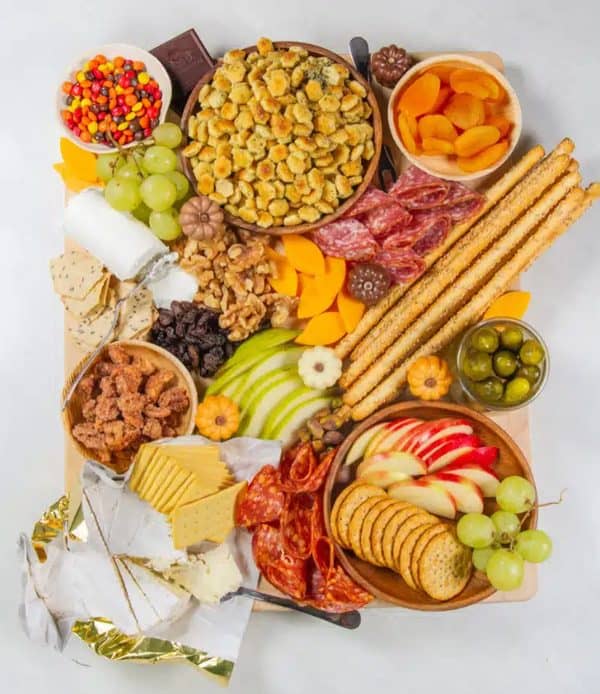 Image shows a thanksgiving charcuterie board.