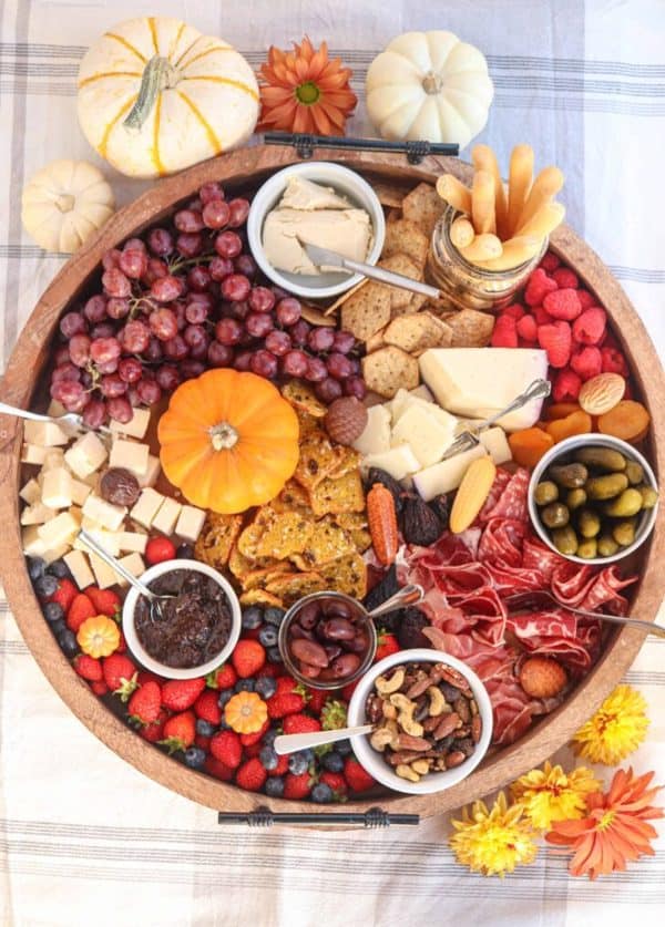 Image shows a thanksgiving charcuterie board.