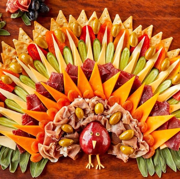 Image shows a turkey-shaped charcuterie board for Thanksgiving.