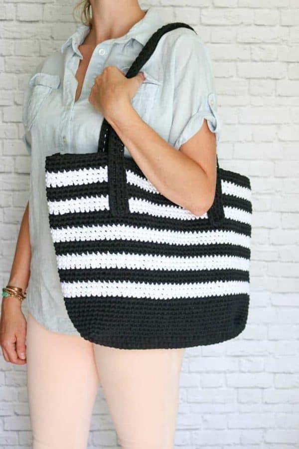 black and white tote bag in womans shoulder skip to my lou