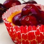 mini cherry cheesecake with fresh cerries