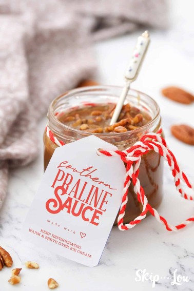 pecan praline sauce in a mason jar with a cute skip to my lou printable tag on it