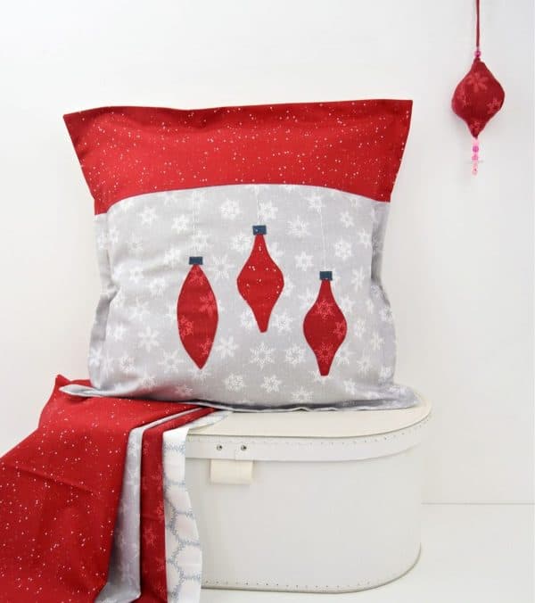 Image shows a DIY christmas pillow.