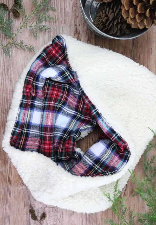 Image shows a cowl scarf with christmas decorations.
