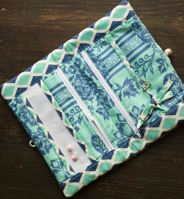 Travele jewelry puch with beautiful design.