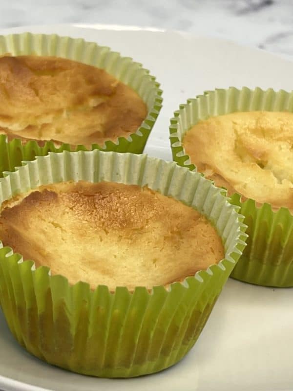 baked mini apple cheesecakes without apple pie filling on top
