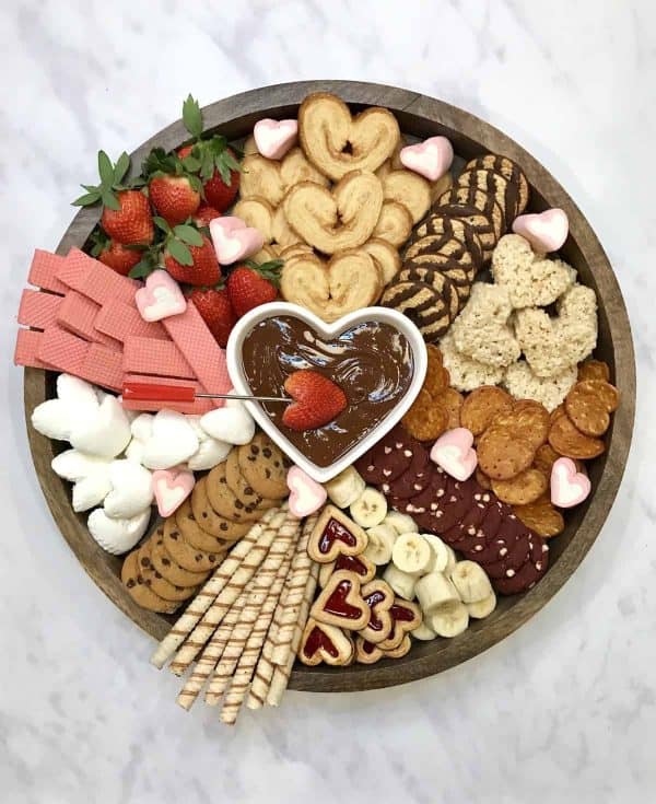 chocolate charcuterie board ideas-the bakermama