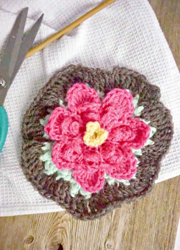 Floral crochet pattern for a blanket.