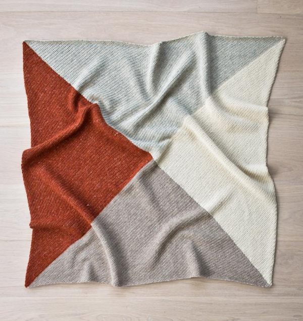 Four-colored four point baby blanket