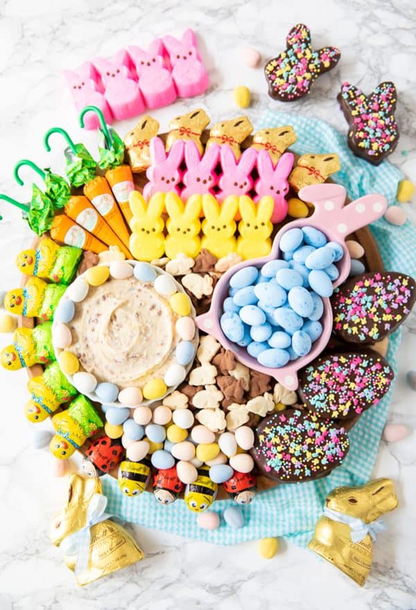 With a cadbury dip this board from A Pumpkin & A Princess also includes homemade marshmallow bunnies and eggs. 
