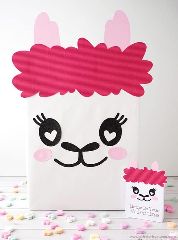 llama with pink hair and ears and heart eyes