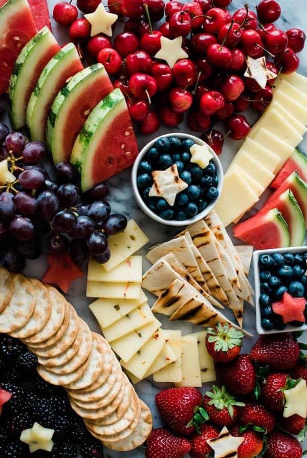 A red, white, and blue board for 4th of July from muy bueno.