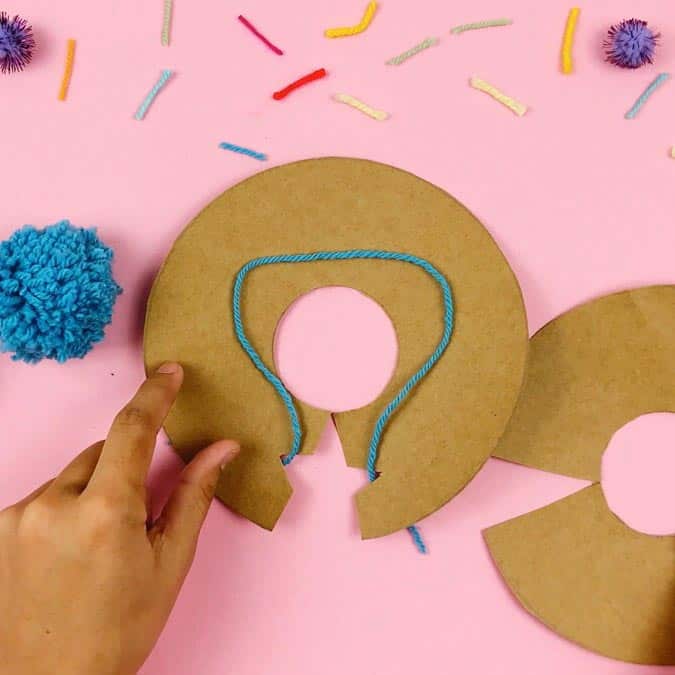 place yarn on cardboard template
