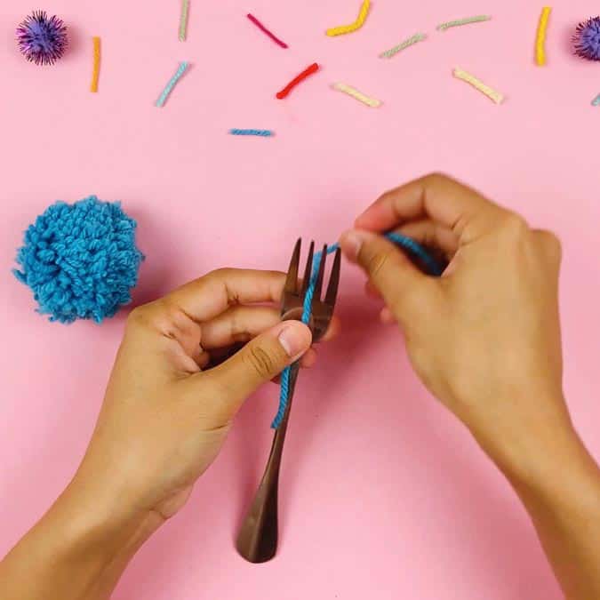 place yarn between tines of fork
