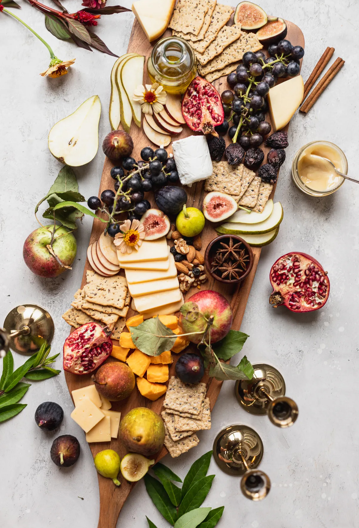 The Danilicious Dishes' autumn charcuterie board showcases crackers, grapes, pears, and apples.