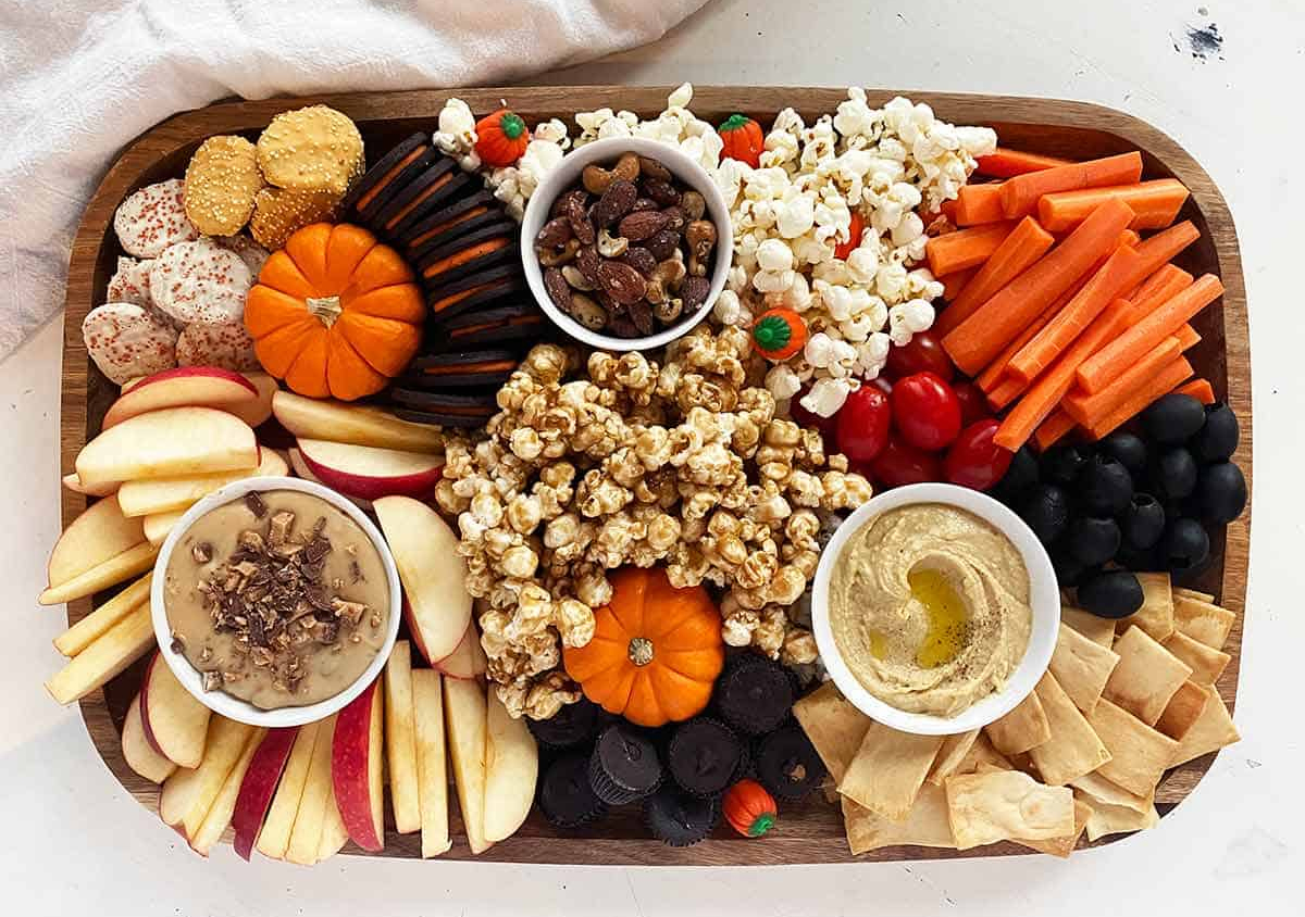 I Heart Naptime's present a kid friendly board full of Halloween Oreos, popcorn, apples, candy, and more 