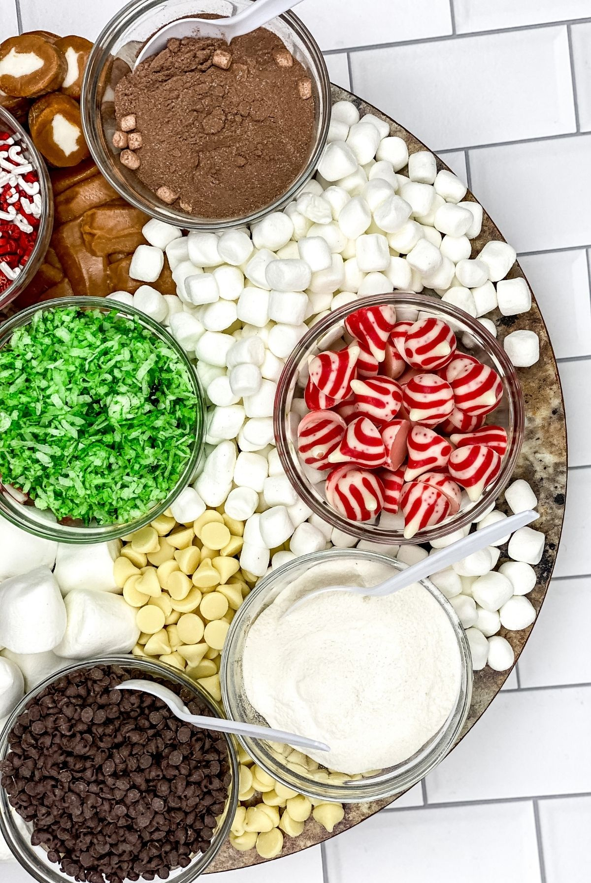 A simple cocoa charcuterie board from scrambled chefs with caramels, sprinkles, marshmallows and more.