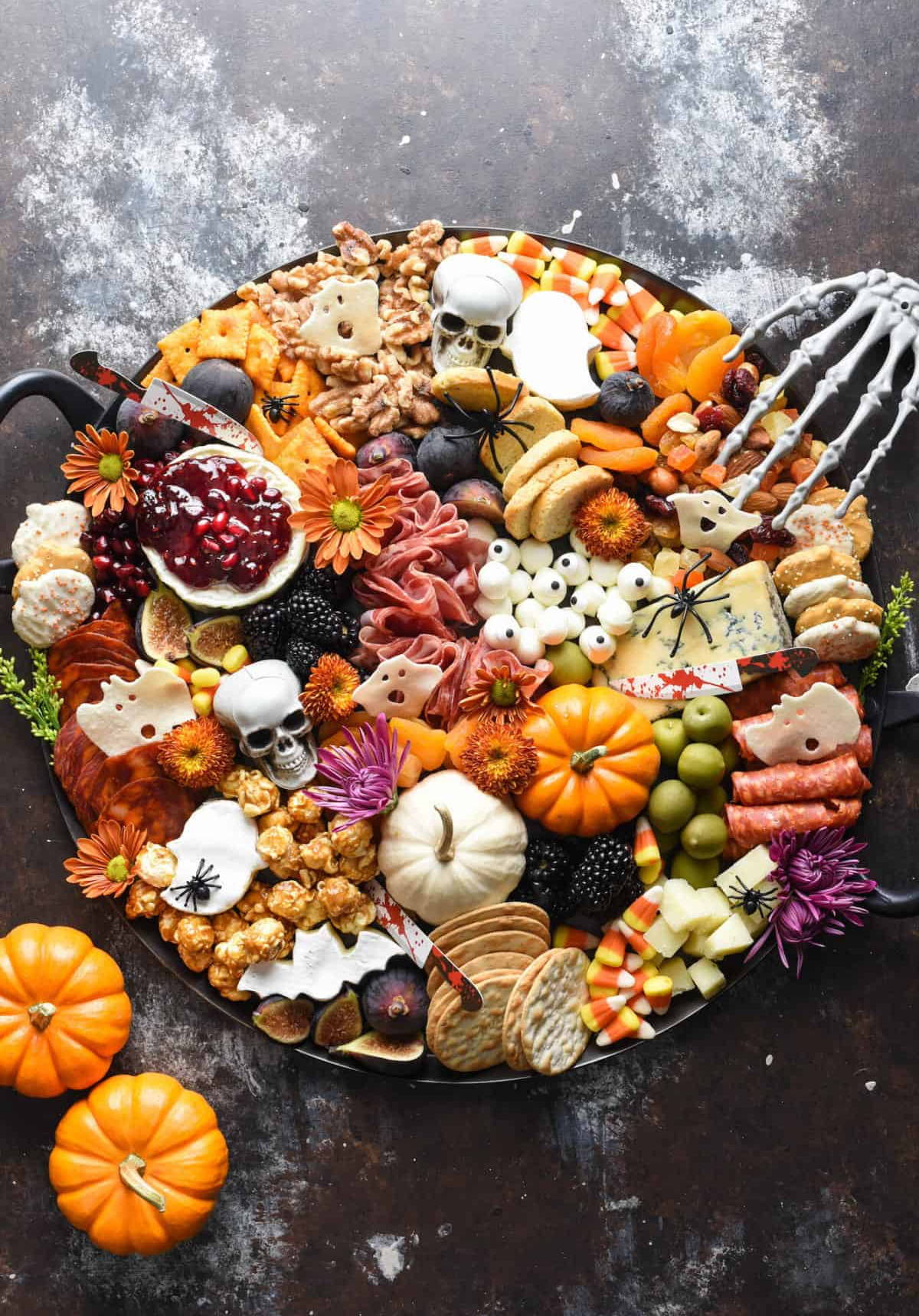Foxes Love Lemons Halloween board showcases meats, cheese, berries, cookies, and candy corn.