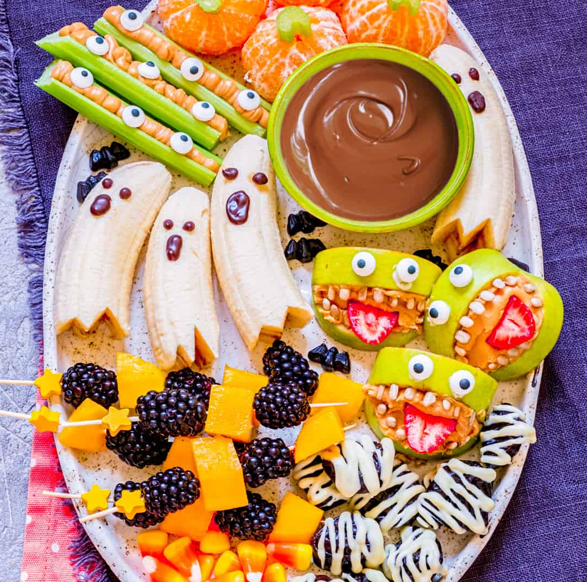 Banana ghosts, apple, and peanut butter monsters, and even some clementine pumpkins fill The Soul Food Pot's Halloween Board.