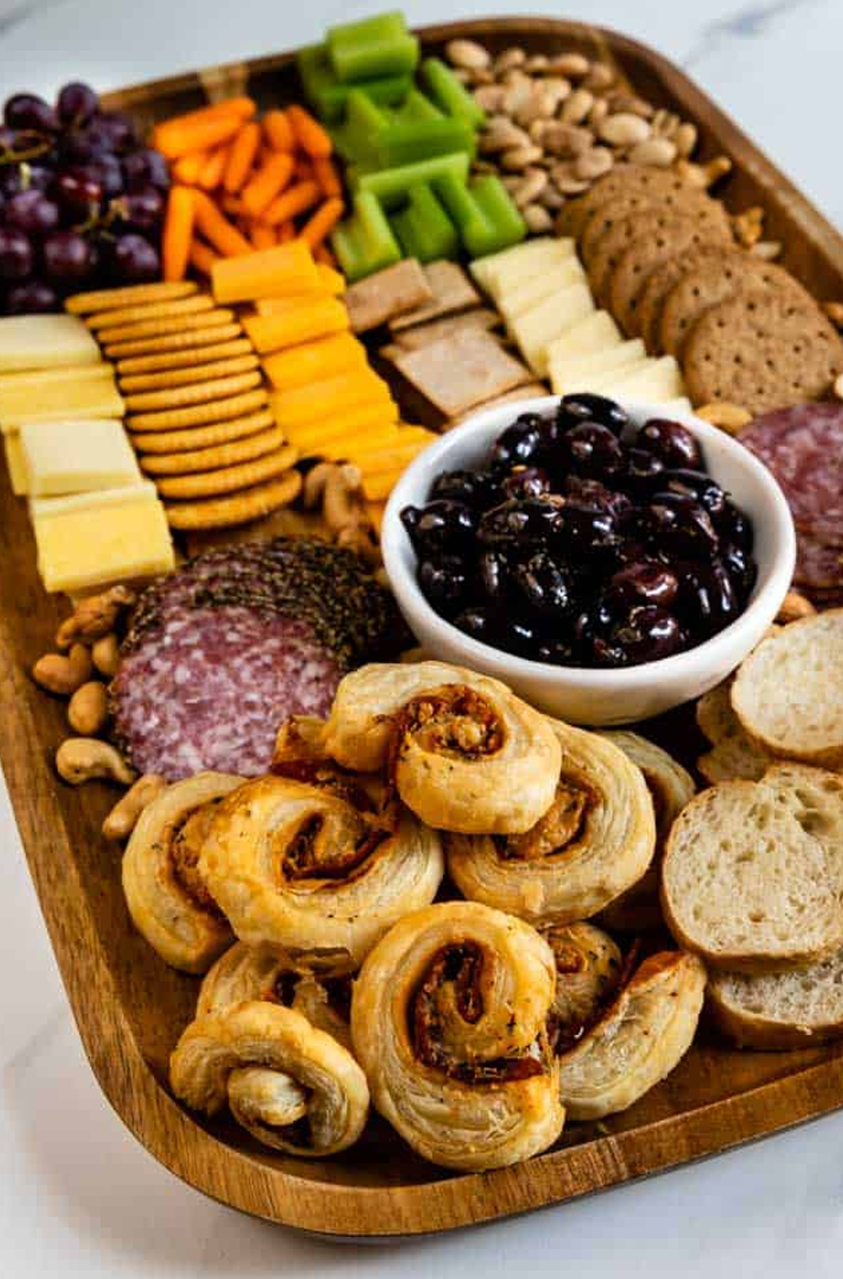 Easy Good Ideas board displays crackers, cheese, celery, carrots, meats, and grapes.