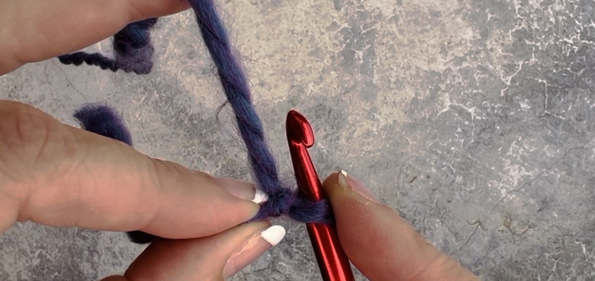 First step to create a chain crochet - hold the hook crochet with slight tension