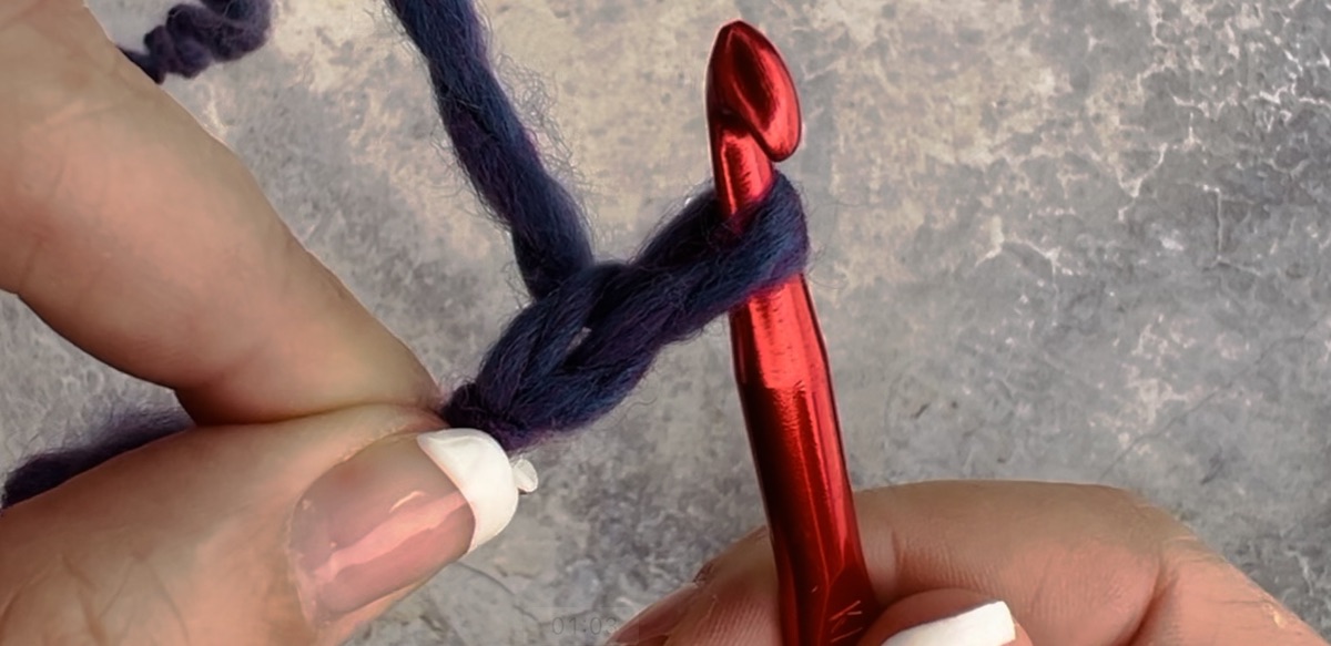 Sixth step to create a chain crochet - make more knots