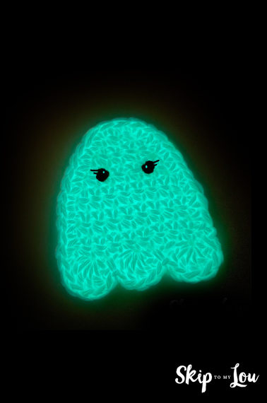 Crochet ghost that glows in the dark, tutorial from skip to my lou