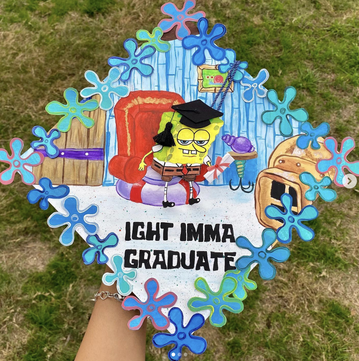 Graduation cap with a Spongebob Squarepants with a quote that says "Ight Imma graduate"
