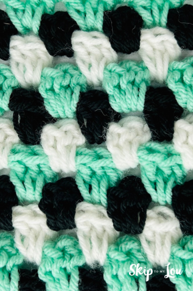 image of crotchet work wtih granny stitch mad from green and white yarn