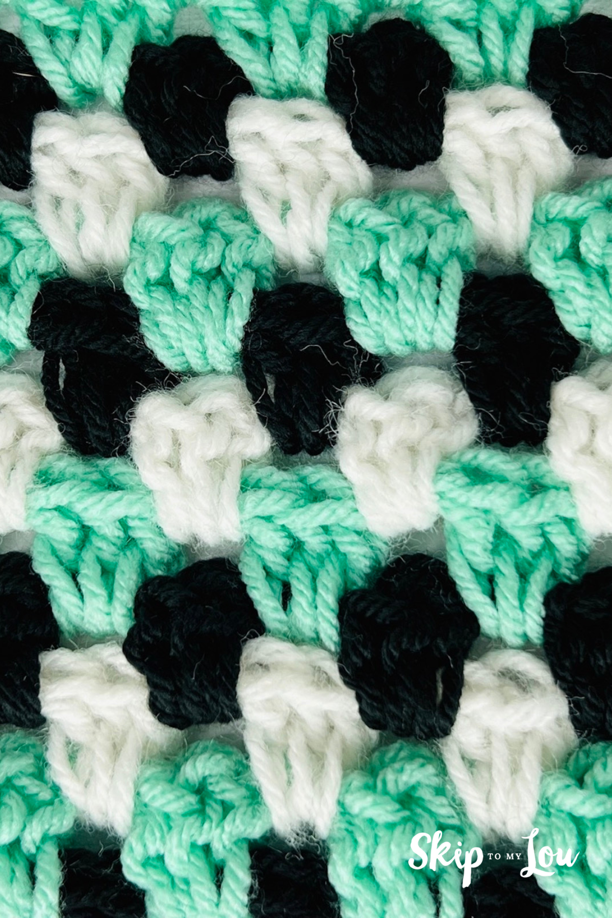 image of crochet work wtih granny stitch mad from green and white yarn