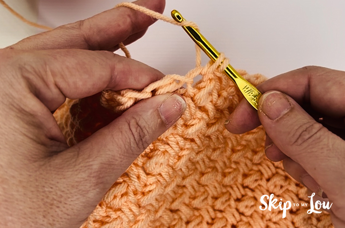 Step 4 – Yarn over
