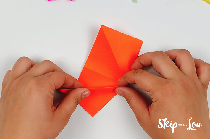 The first folds are made to show the leaf design.