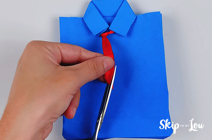 The tie is finished by cutting V-shape at the bottom of the ribbon. 